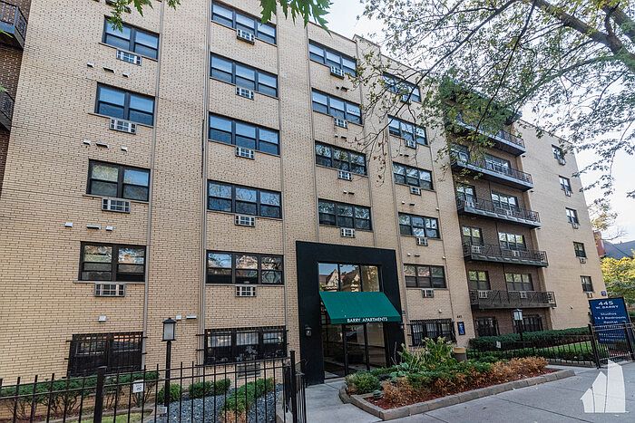 1st image of 465 W Barry Ave #204