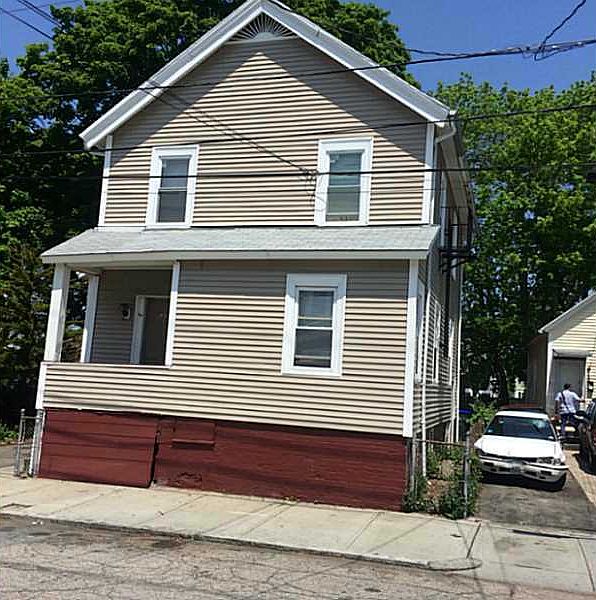 2nd image of 141 Hendrick St