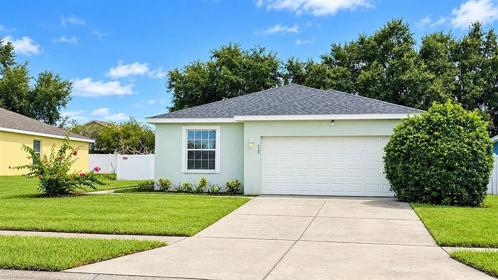 3 bed, 2.0 bath, 1435 sqft, $1,800 — Photo 2