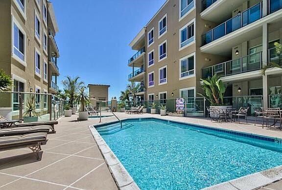 4th image of 1000 Ocean Blvd #413