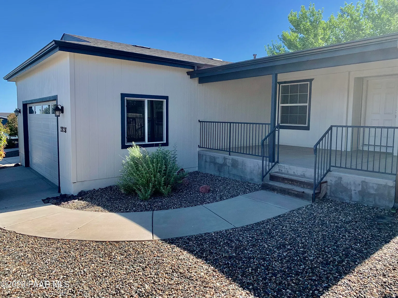 3 bed, 2.0 bath, 1900 sqft, $2,650 — Photo 2