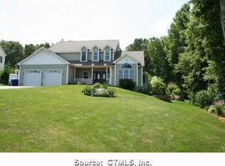 8 White Oak Ln, Quaker Hill, CT 06375