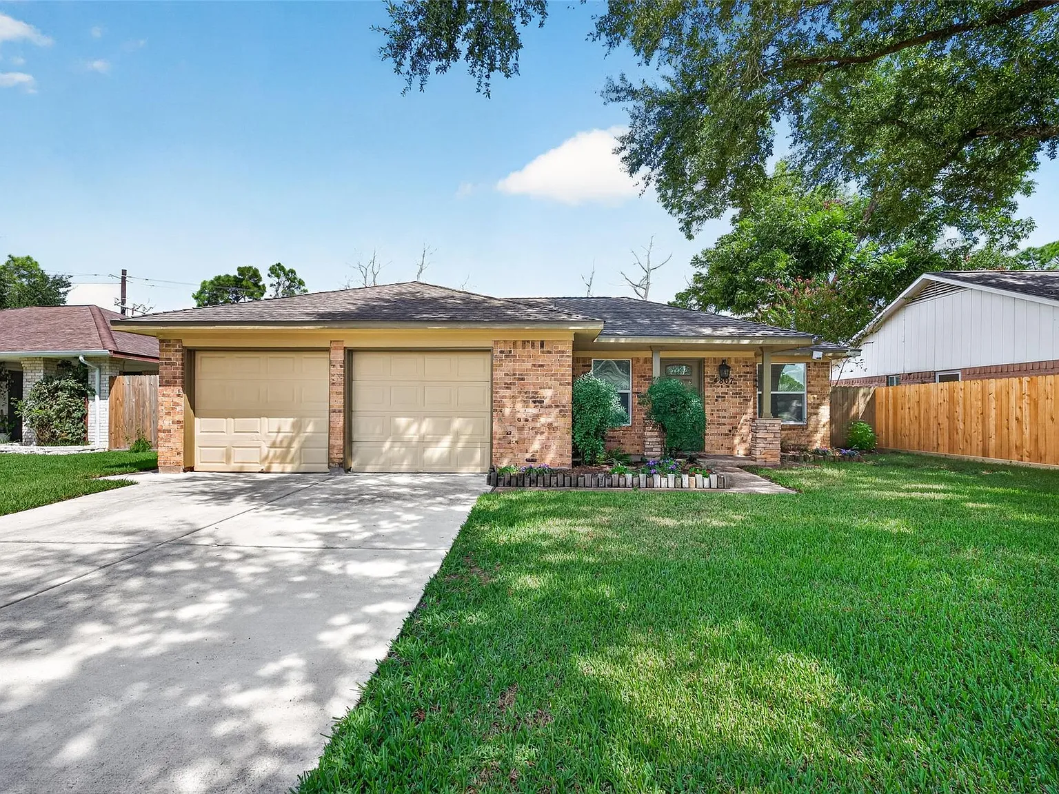 3 bed, 2.0 bath, 1122 sqft, $1,800 — Photo 2