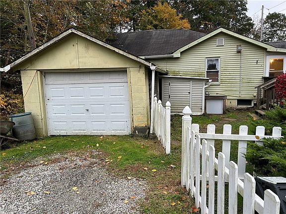3rd image of 1908 Pleasantville Rd