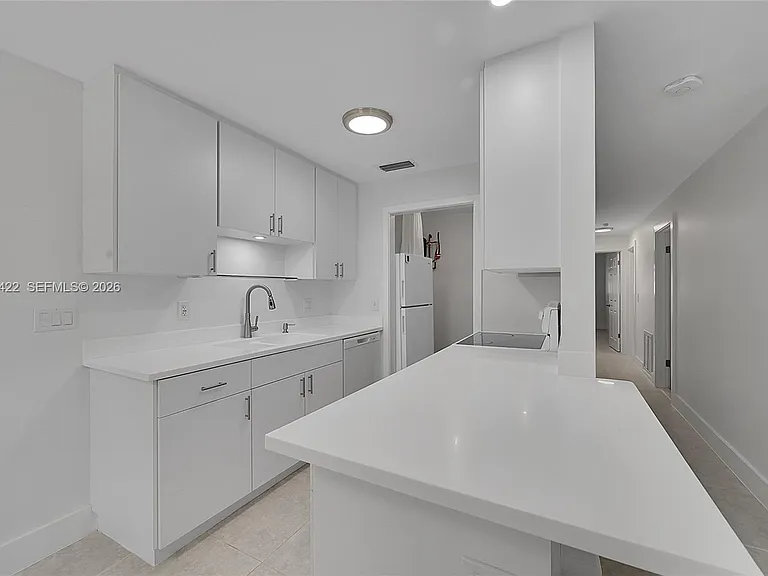 808 SW 12th Ct #808 — Photo 8
