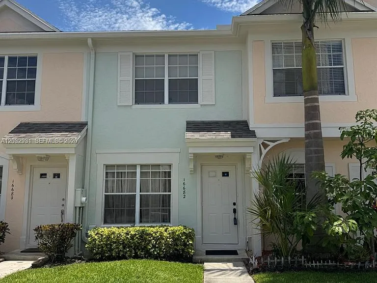 16682 Hemingway Dr — Photo 1