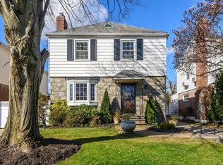 56-10 215th St, Flushing, NY 11364