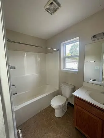 Building Photo - 157 Plum Way