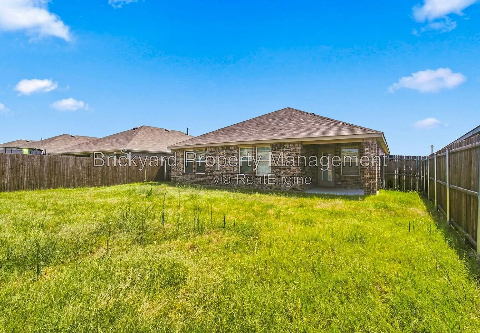 4 bed, 2.0 bath, 1830 sqft, $2,000 — Photo 3