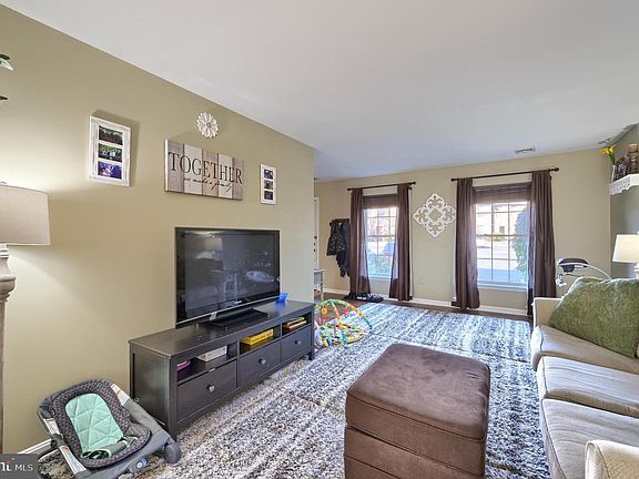 5th image of 305 Woodland View Ct