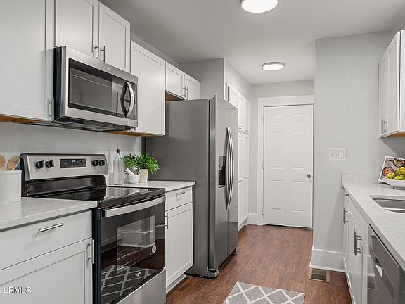 3rd image of 5921 Pleasant Farm Drive