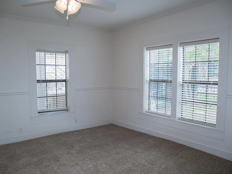 6 S Summit St #A — Photo 16