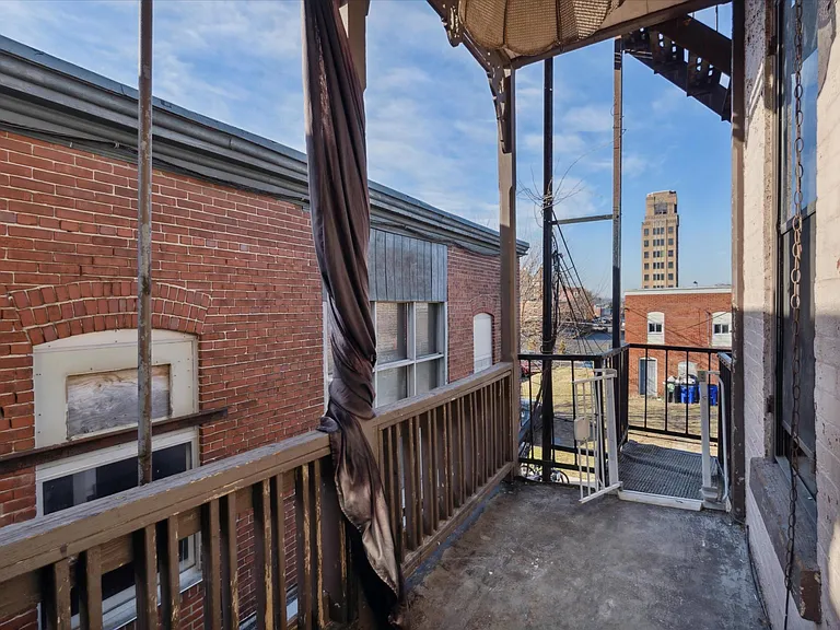 232 N 6th St #2R — Photo 9