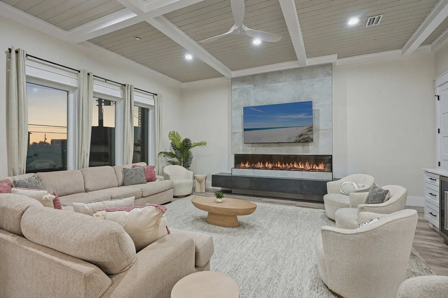 7 bed, 6.0 bath, 3713 sqft, $16,693 — Photo 1