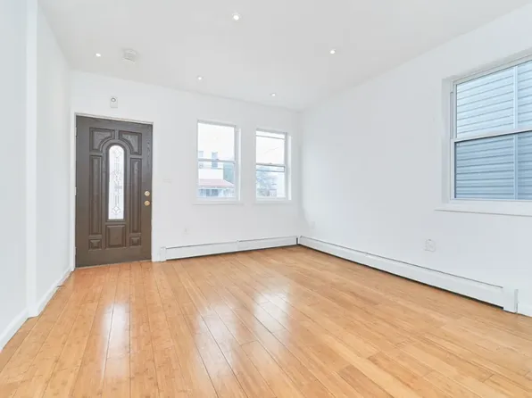 705 Schenck Avenue image 4 of 6