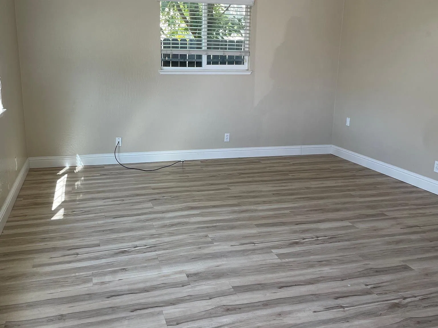 7925 Leona Way — Photo 2