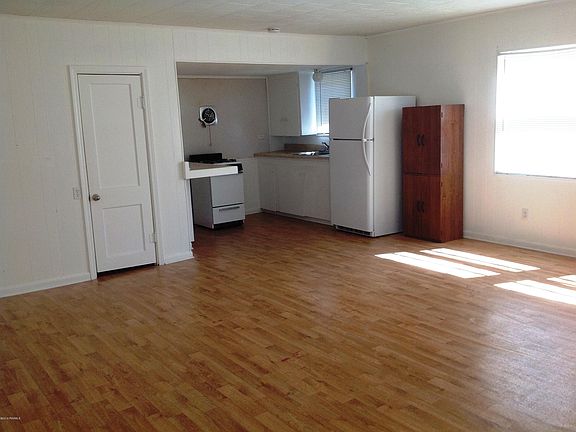 4th image of 517 1/2 Brook Ave