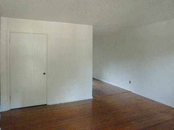 2nd image of 3133 Erskine Dr