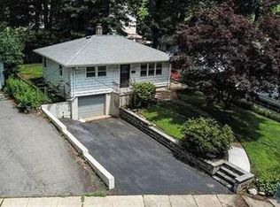 228 Lake Shore Dr, Lake Hiawatha, NJ 07034