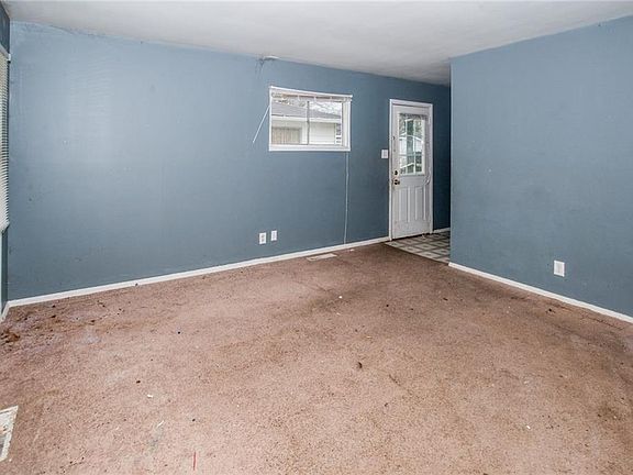 4th image of 4924 N Kenyon Dr
