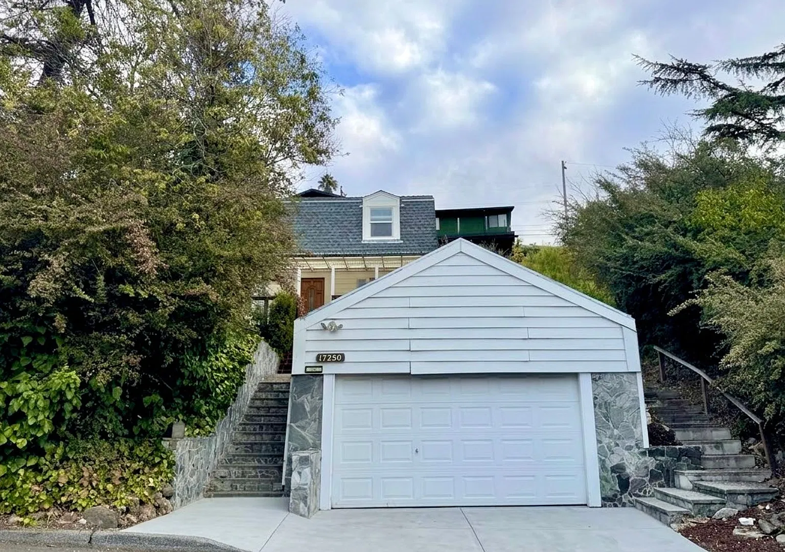 Now Available! | $3,690 | Charming 3br/2ba Castro Valley Hillside Home W/ Scenic Views! — Photo 2