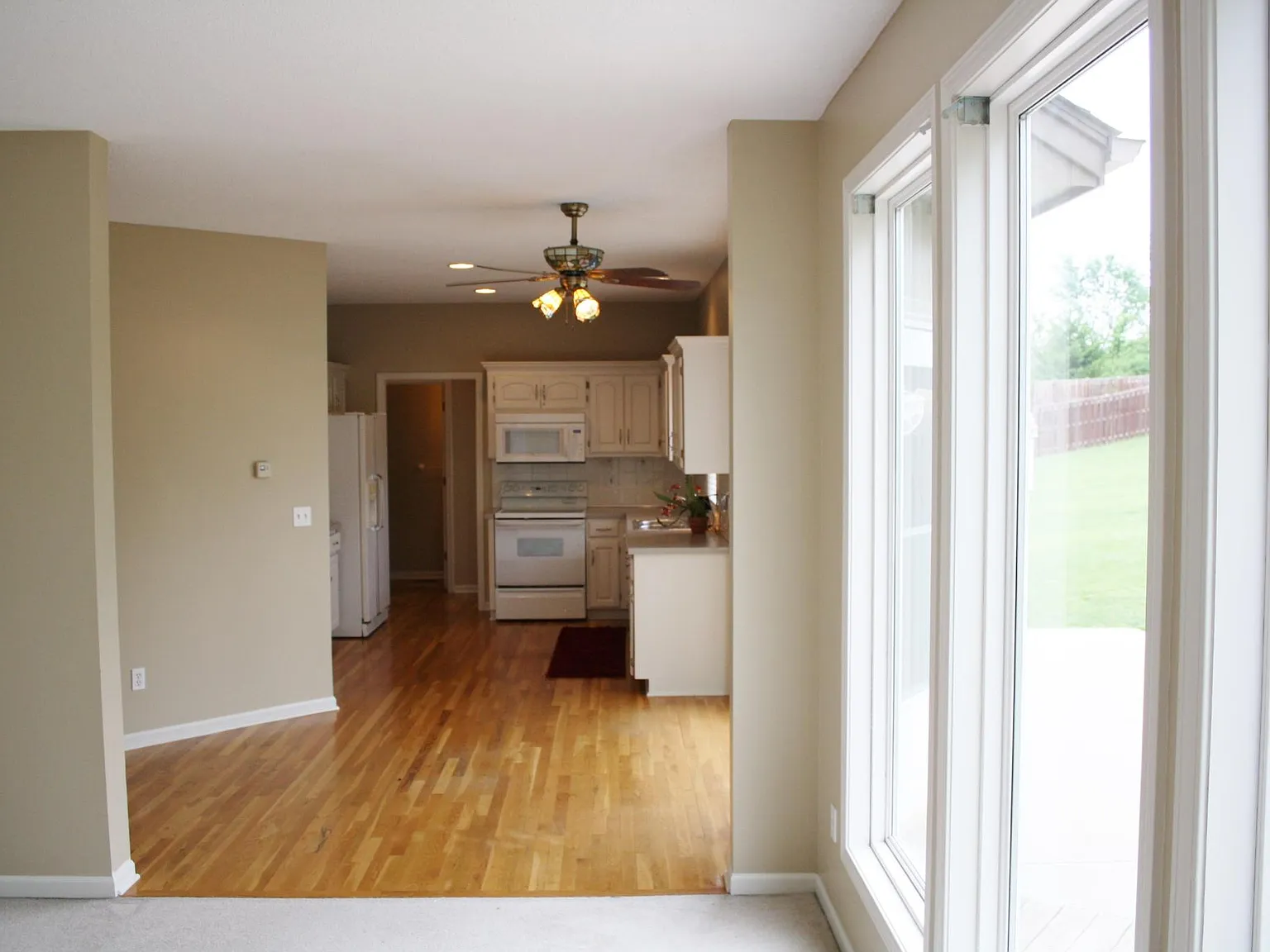 3 bed, 2.5 bath, 1850 sqft, $2,700 — Photo 3