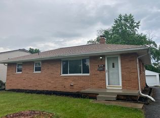 2714 Queensway Dr, Grove City, OH 43123