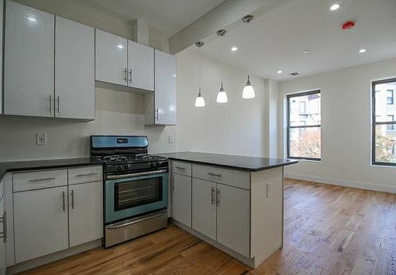 5th image of 221 Quincy St APT 2A