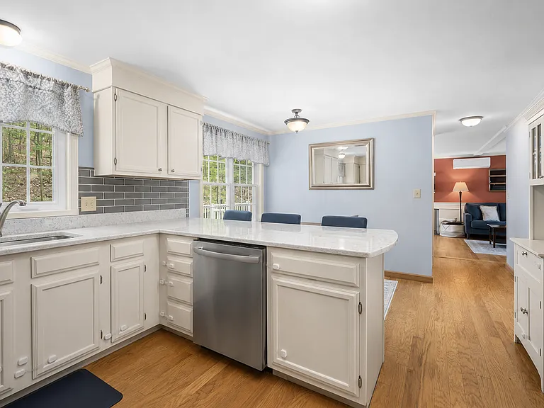 42 Clarke Rd — Photo 10