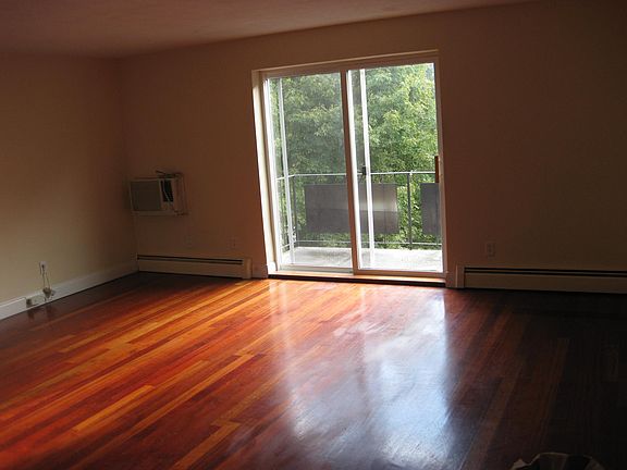 5th image of 191 Commercial St APT 304