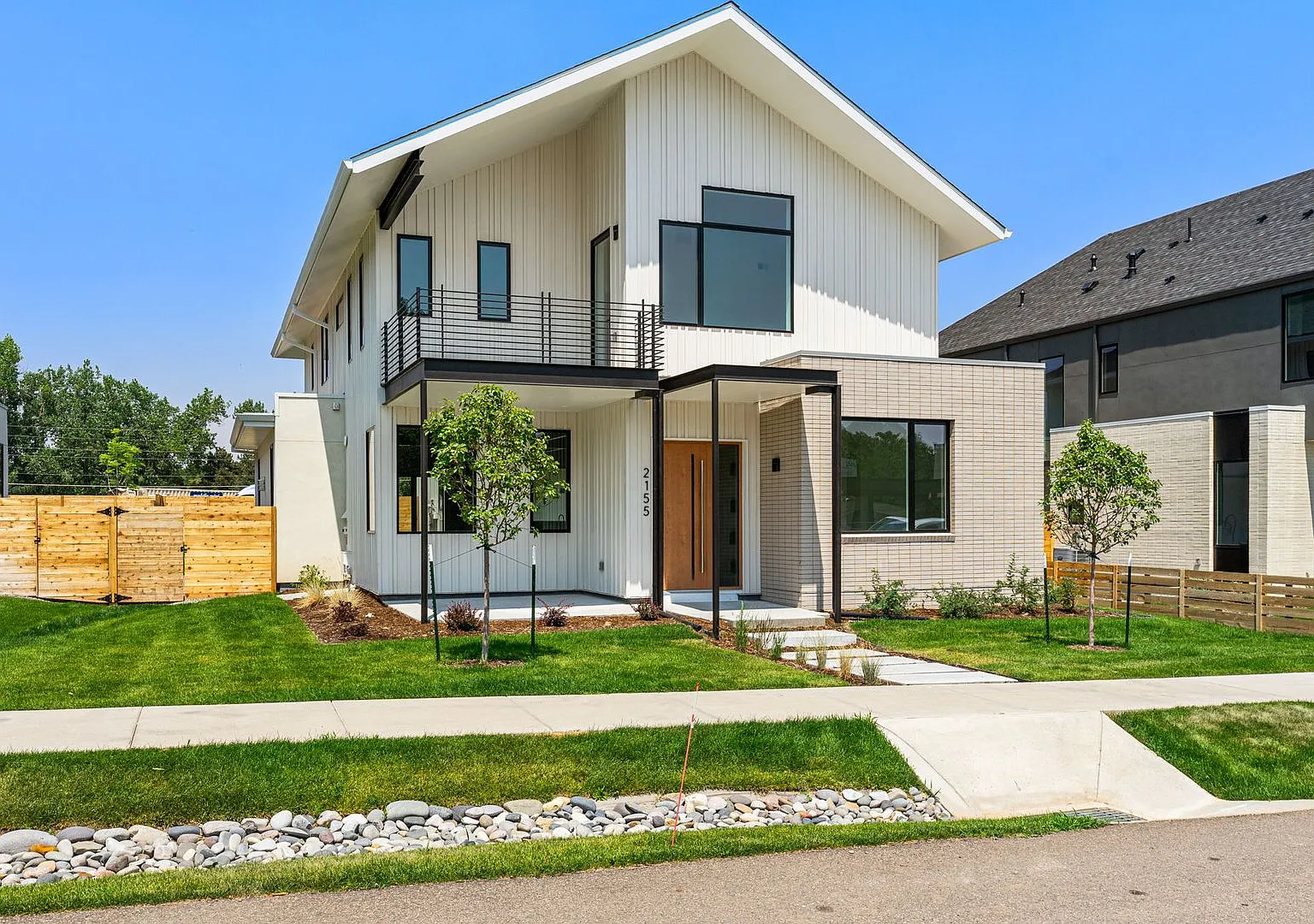 Luxury Living 5 Bed 5 Bath New Home Located In Boulder- Available Now! — Photo 1