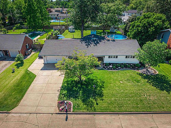 2nd image of 1521 Plaza Dr