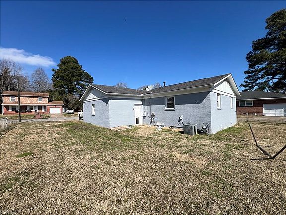 3rd image of 1103 Custis Rd