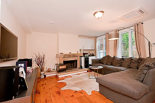 Rented by Leslie J. Garfield | media 101