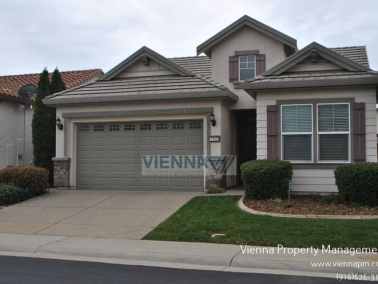 2101 Harpford Dr — Photo 2