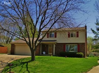1110 Caryl Cir, Grand Blanc, MI 48439