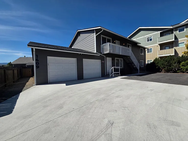 1409 Maple St — Photo 7