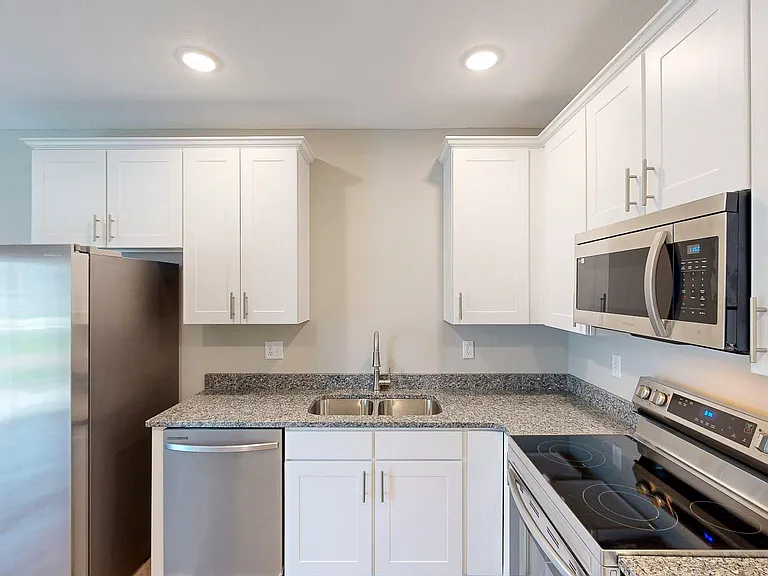 611 Pampas St — Photo 7