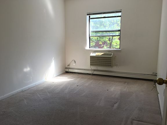 5th image of 7129 Park Ave