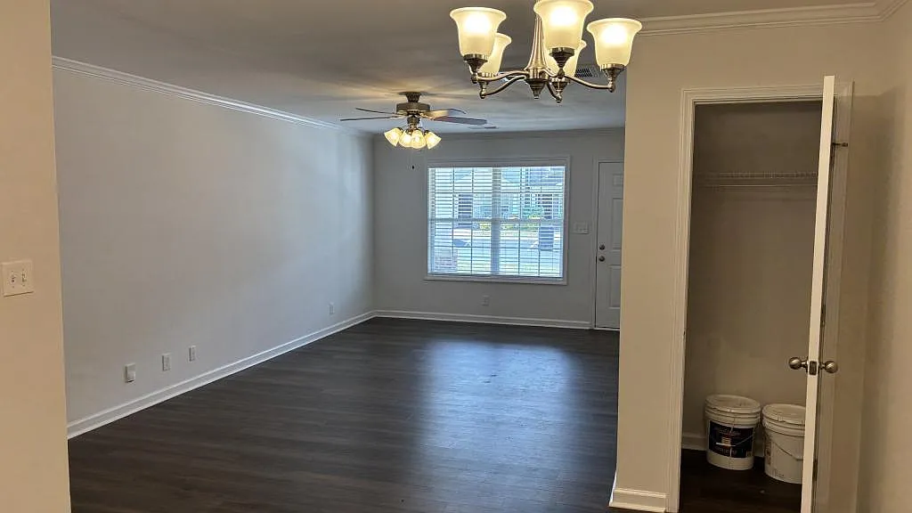 176 Alexander Blvd — Photo 4