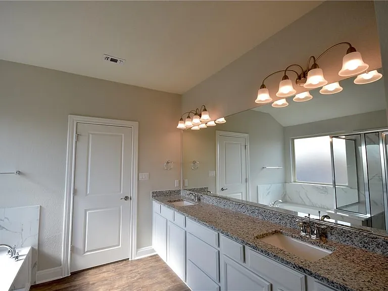 15911 Cessida St — Photo 14