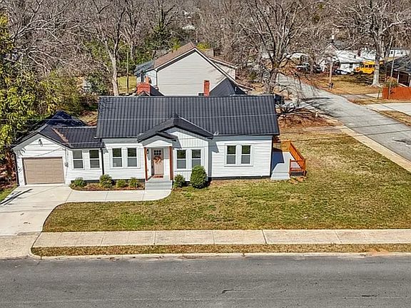 3rd image of 122 Saluda St