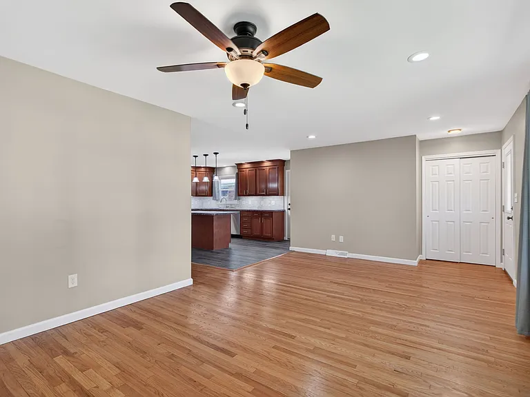 614 Park Ave — Photo 7