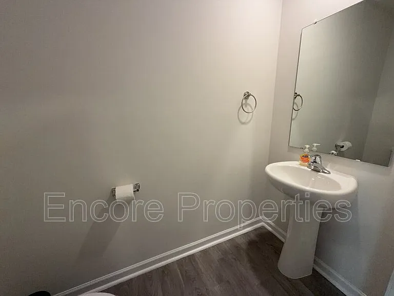 50 Sweet Meadow Rd — Photo 6