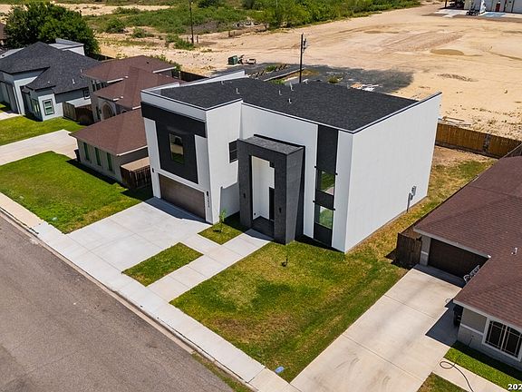 3rd image of 2626 Las Cimas Dr.