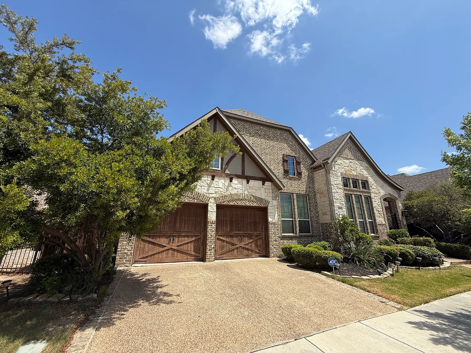 5 bed, 4331 sqft, $4,995 — Photo 2