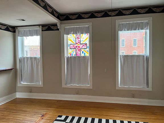 4th image of 216 2nd St E