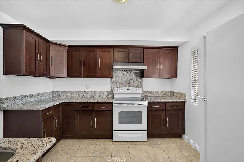 2 bed, 1330 sqft, $3,100 — Photo 4