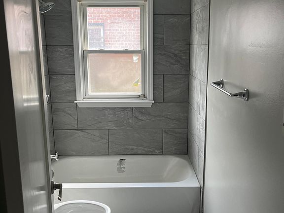 3rd image of 13542 Dolphin St