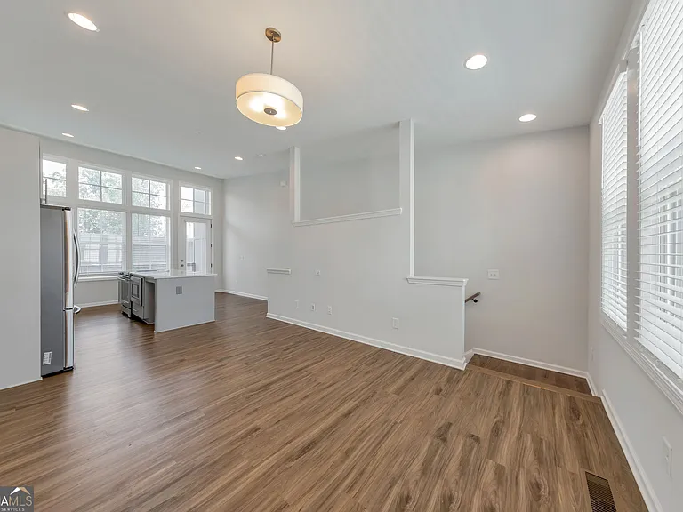 910 Brees Ct — Photo 11